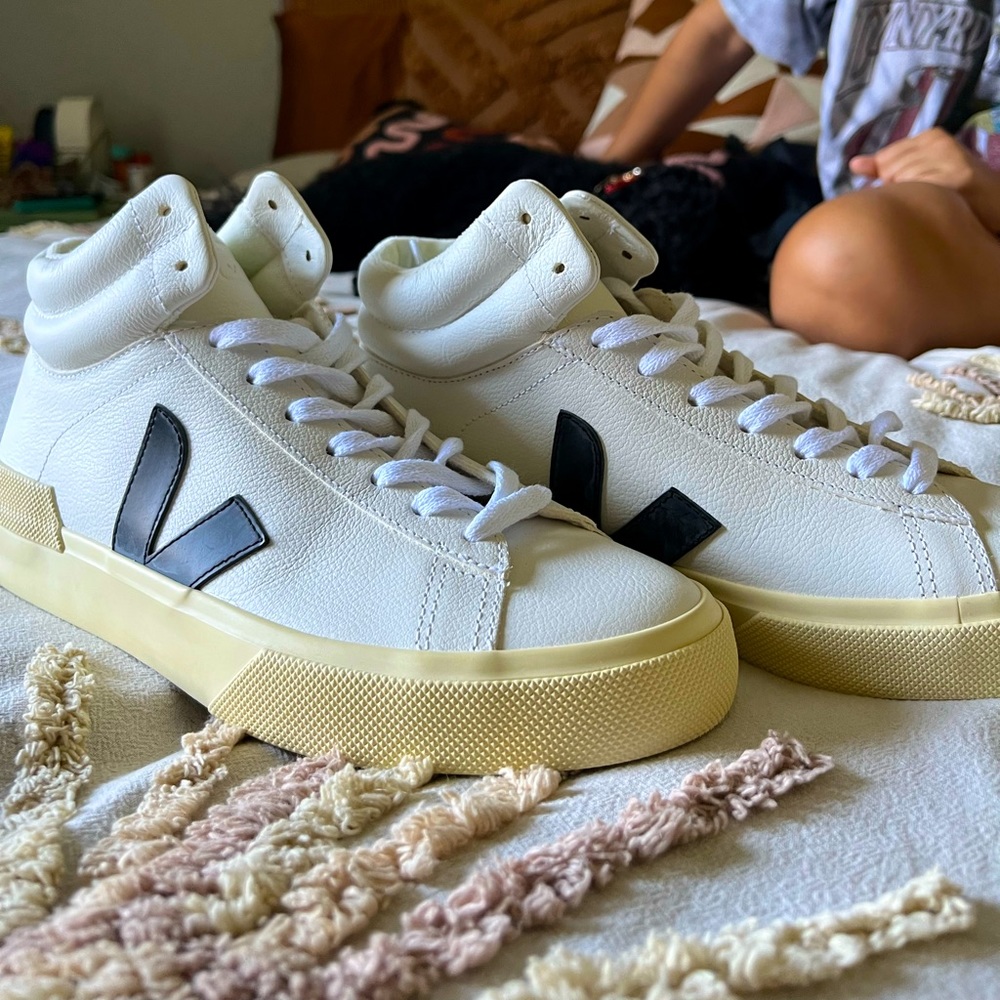 Brand New Vejas